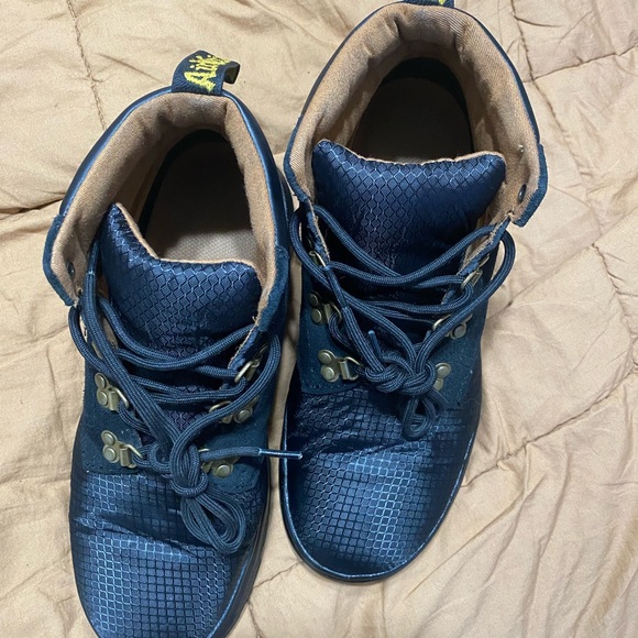 Dr. Martens hiking boots ladies 10. Mens 9. - Picture 2 of 5